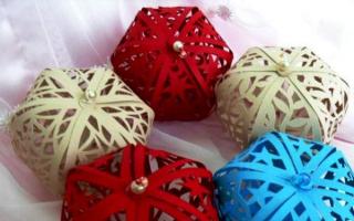 How to make Christmas tree decorations from paper with your own hands