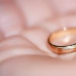 آیا می توان حلقه های ازدواج را بعد از طلاق کنار هم نگه داشت آئین حلقه ازدواج پس از طلاق؟