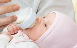 Sudoración durante la lactancia: tanto la madre como el bebé sufren