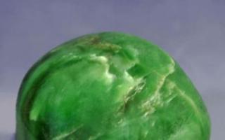 Analicemos para quién es adecuada la piedra de jade negro.