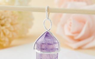 Кому подходит камень аметист – свойства и знаки зодиака Фиолетовый камень аметист