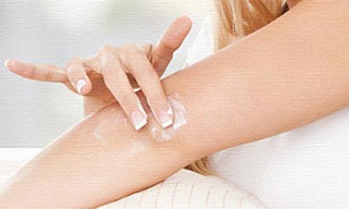 Treatment, prevention and folk remedies to combat dry hands and cracks